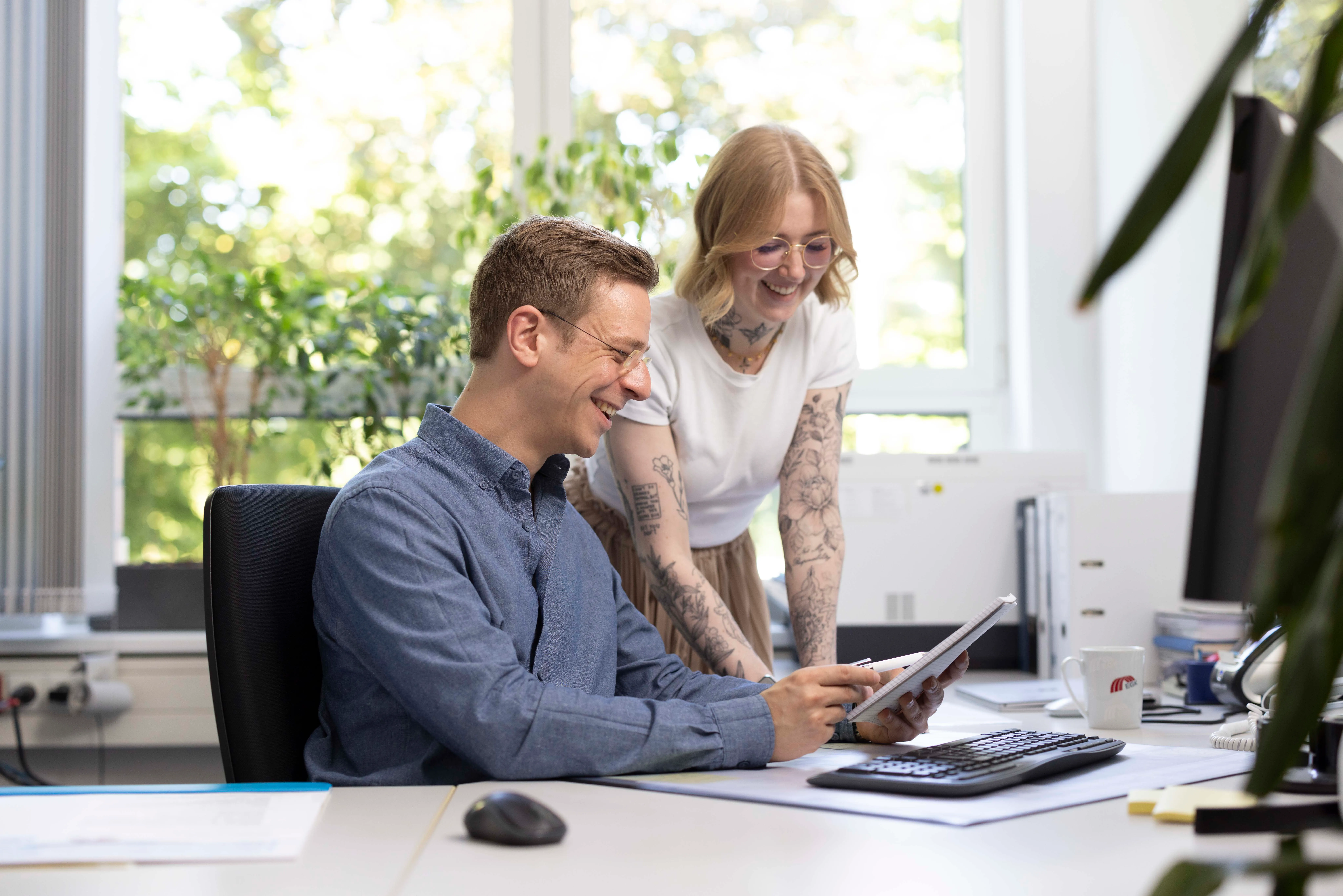 EGK Mitarbeiterin im Büro