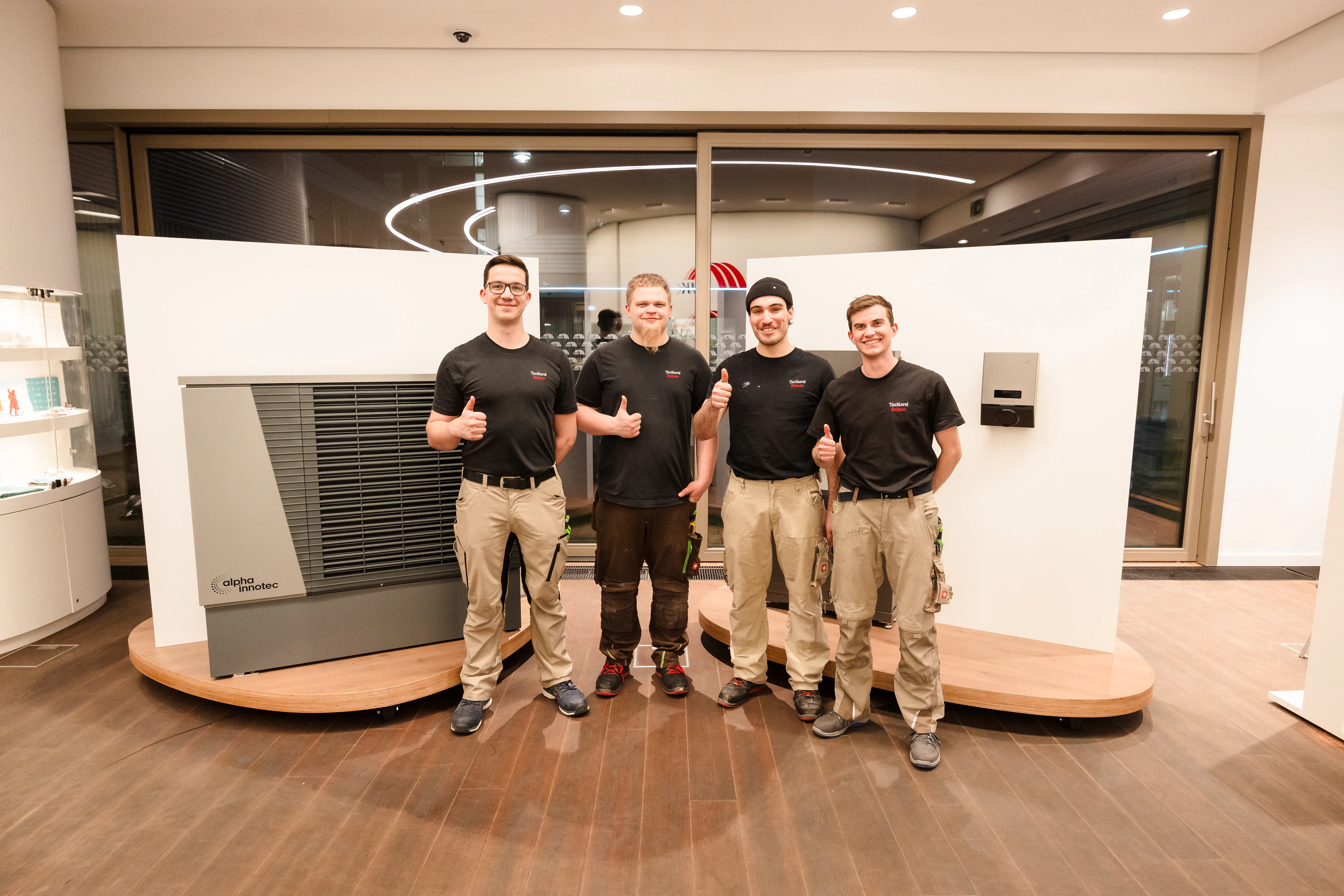 Das Team der Tischlerei Bohnen nach dem erfolgreichen Ausbau des Showrooms