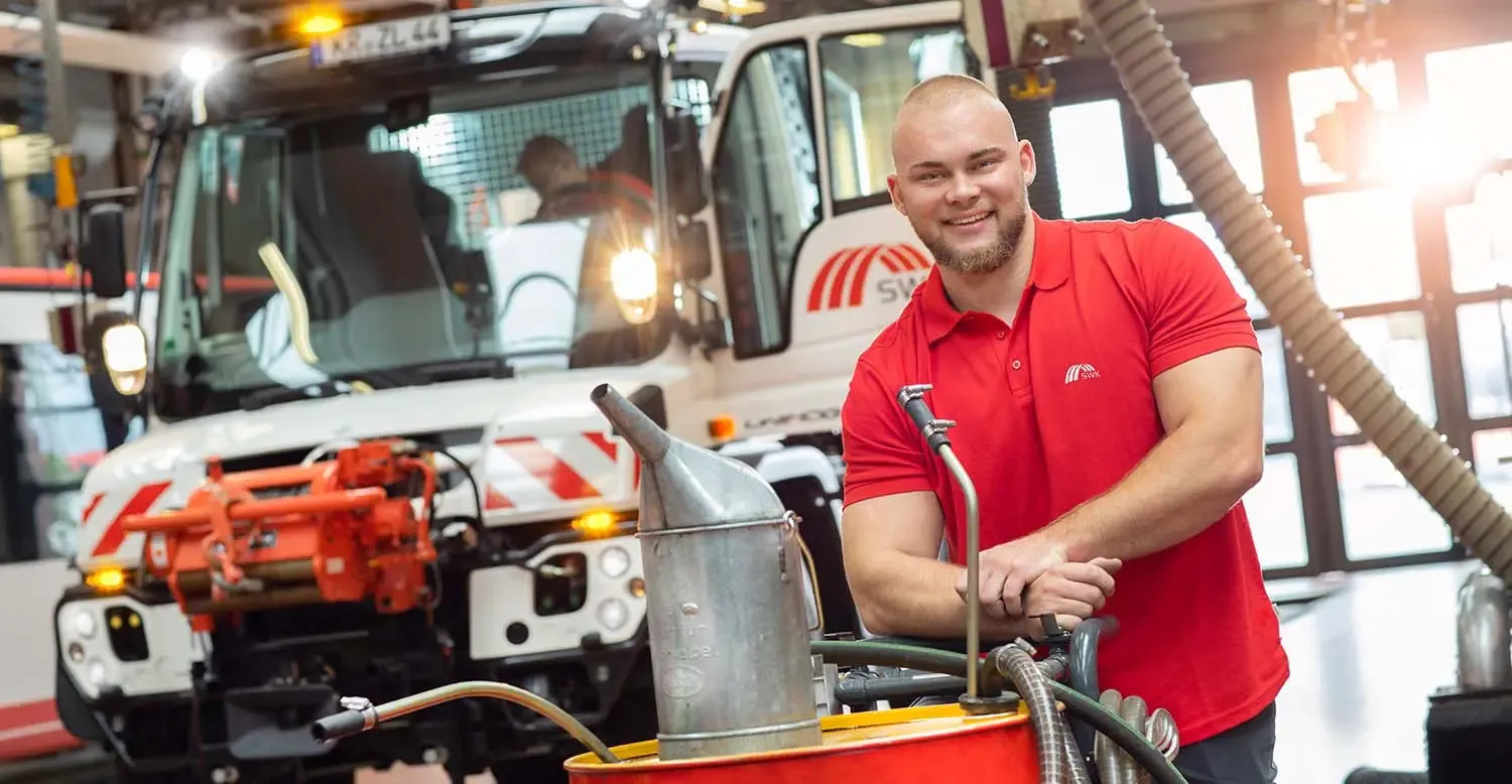 Mitarbeiter Fahrzeugwerkstatt