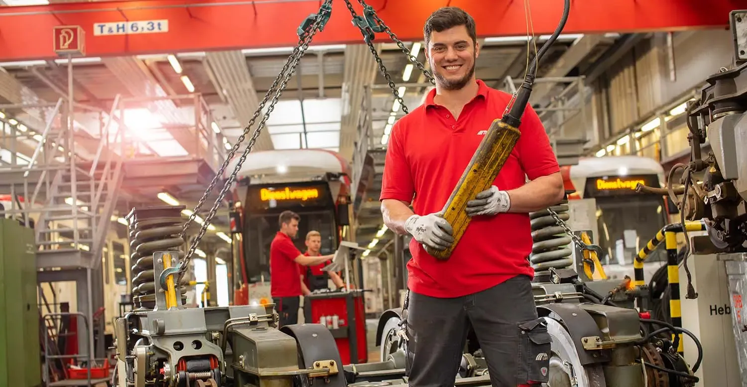 Mitarbeiter Fahrzeugwerkstatt