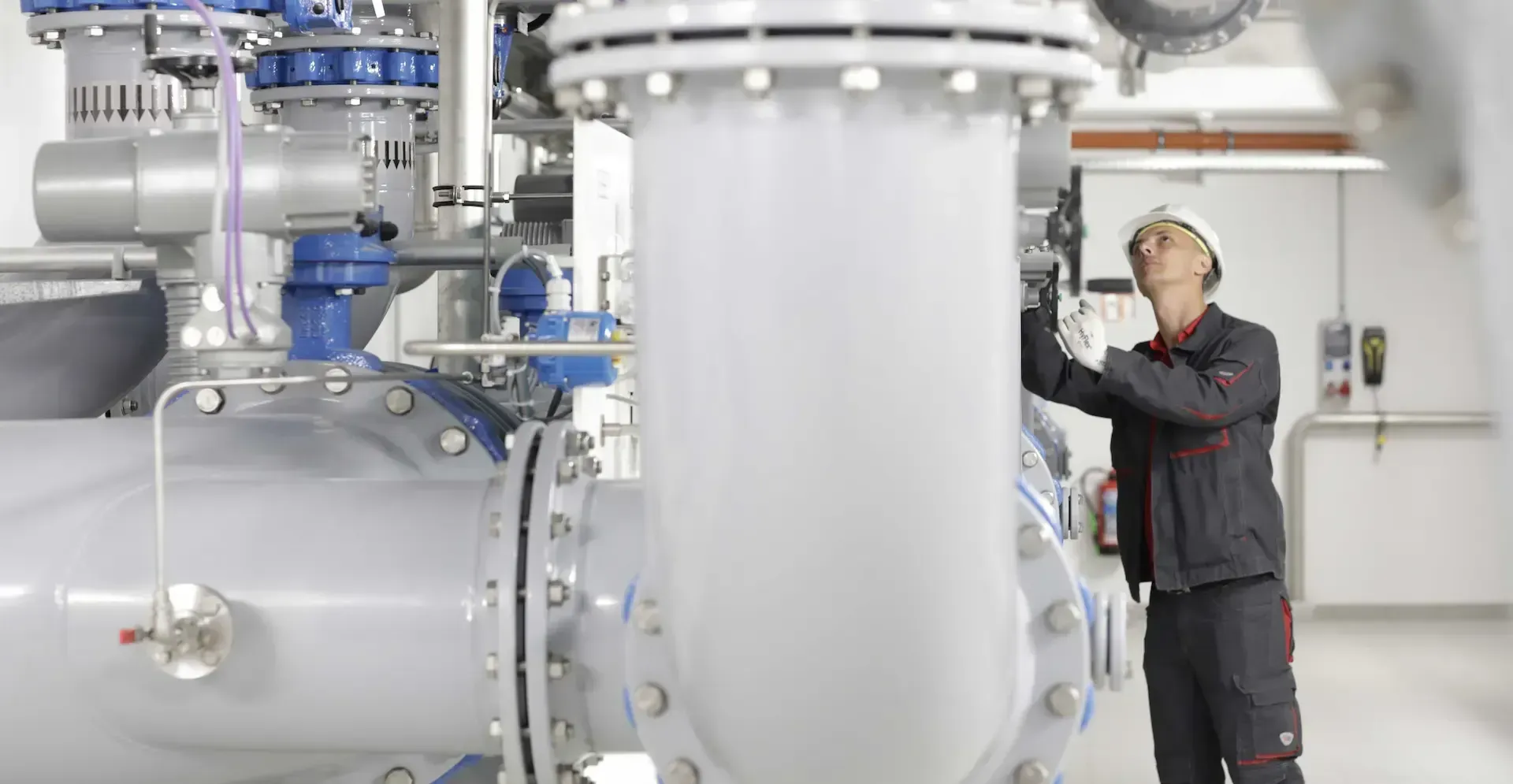 Umwelttechnologe der SWK im Wasserwerk