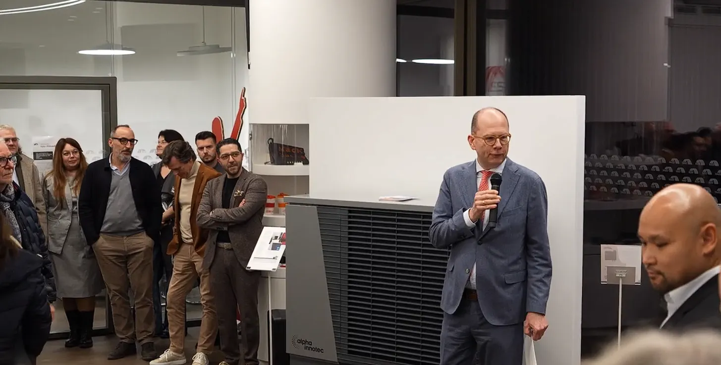 Carsten Liedtke und Gäste bei der SWK ENERGIE Showroom Eröffnung im ServiceCenter am Ostwall