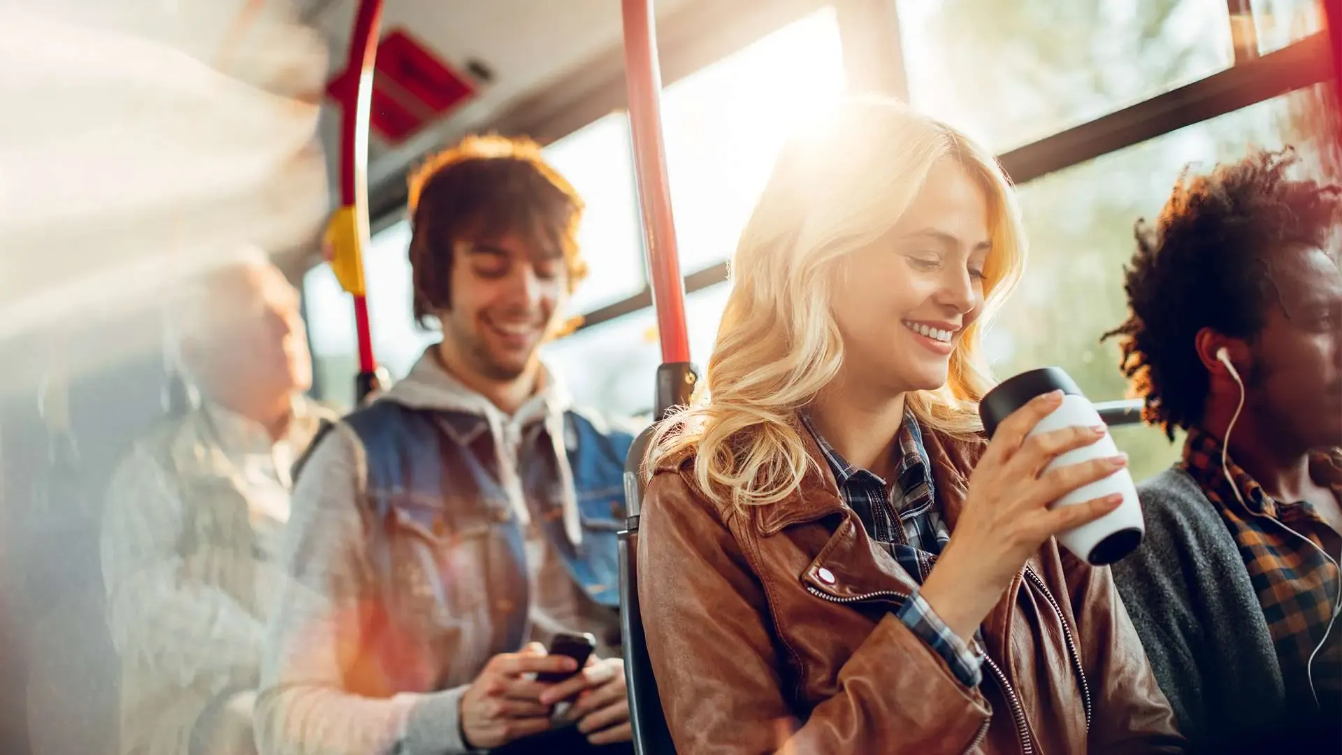 Junge Leute im ÖPNV