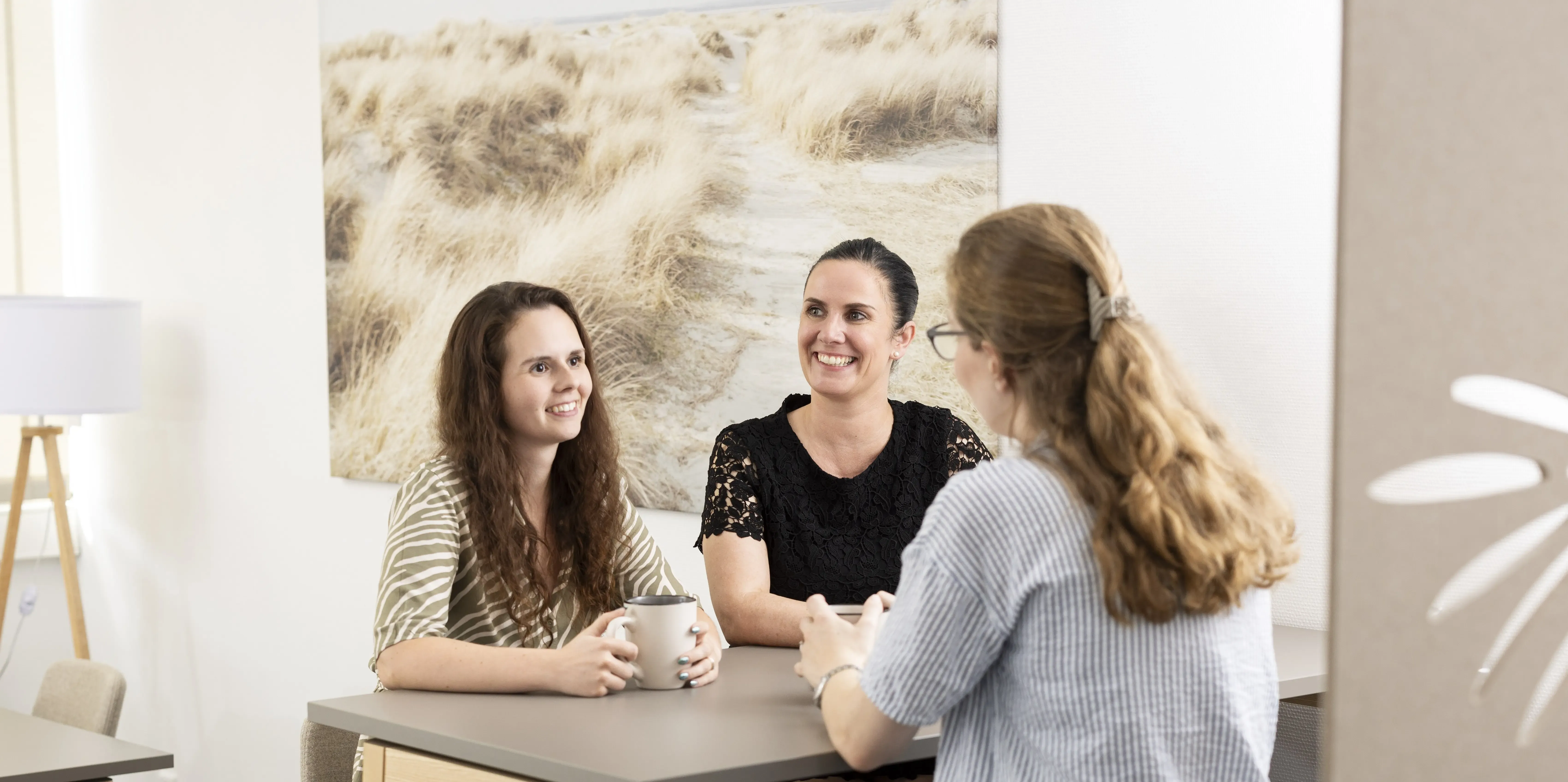Mitarbeitende der GSAK unterhalten sich