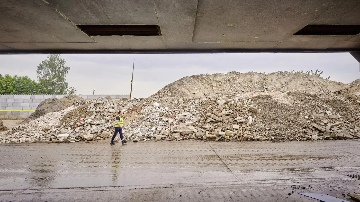 EGN Mitarbeiter auf einer Baustelle nach einem Abbruch