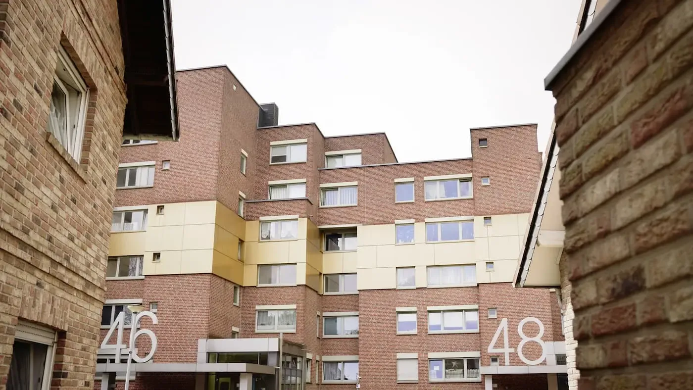 Sicht auf ein Mehrfamlienhaus