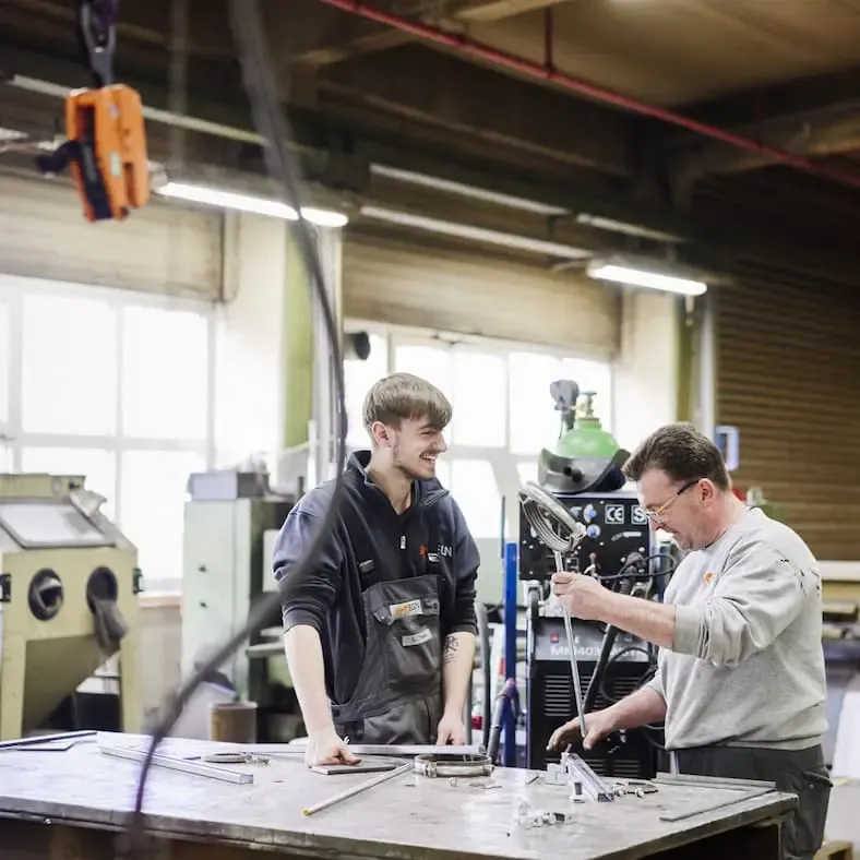 Mitarbeiter der EGN in der Werkstatt