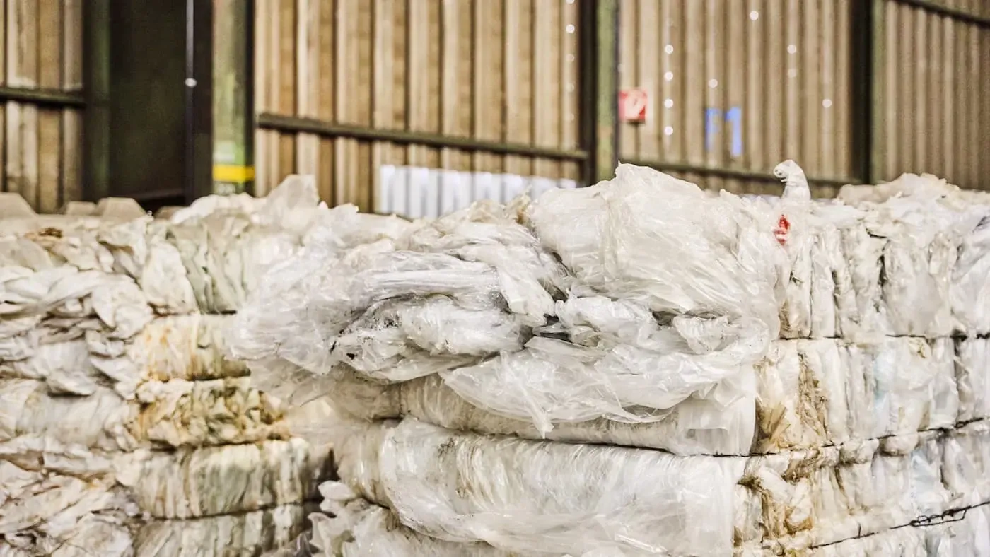 Gestapelter Verpackungsmüll