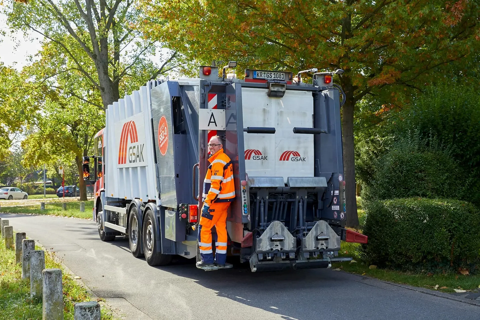 Müllfahrzeug der GSAK in Krefeld