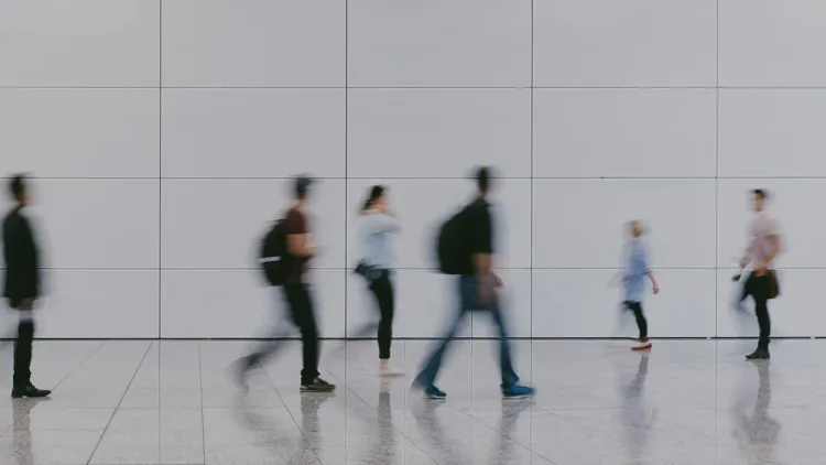 Menschen auf dem Weg zur Arbeit