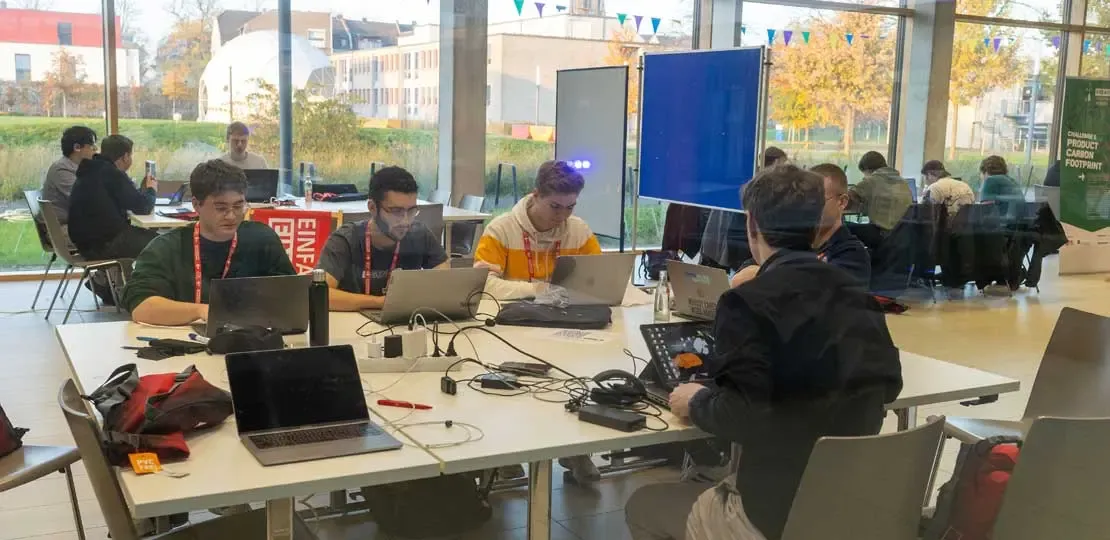 KReathon Teilnehmer bei der Arbeit
