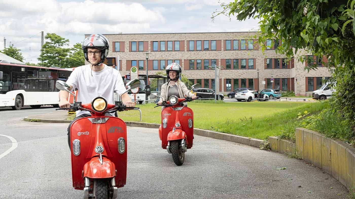 Zwei Personen auf SWK KRuisern