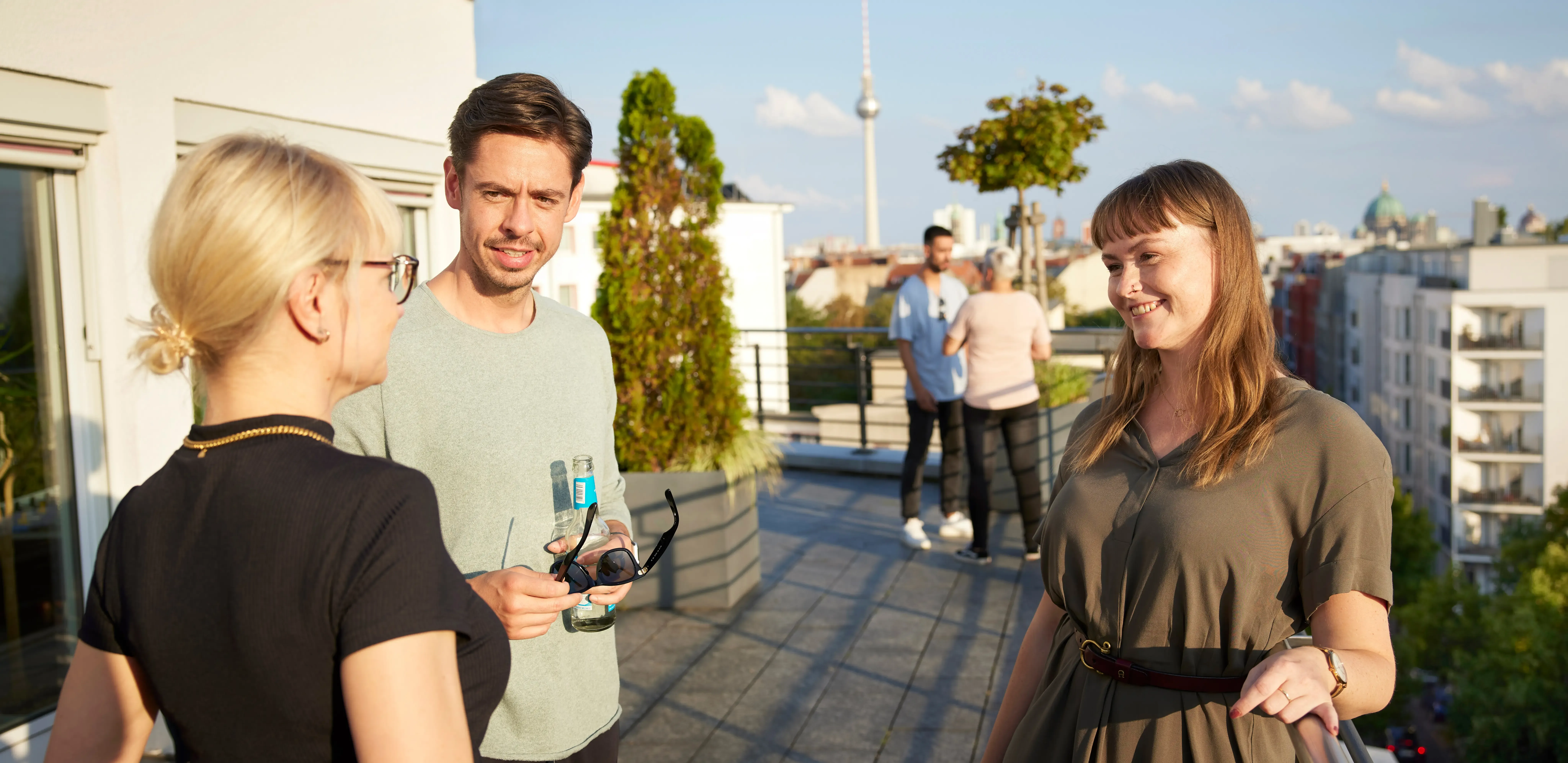 lekker Mitarbeiter auf einer Dachterrasse