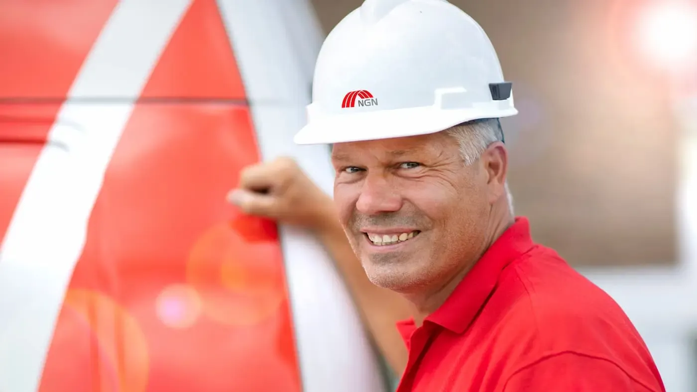 NGN Kollege mit Helm
