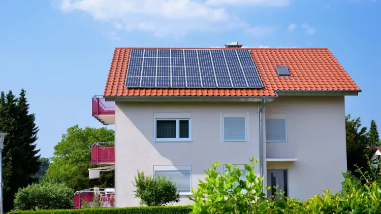 NGN Haus mit Solaranalge auf dem Dach
