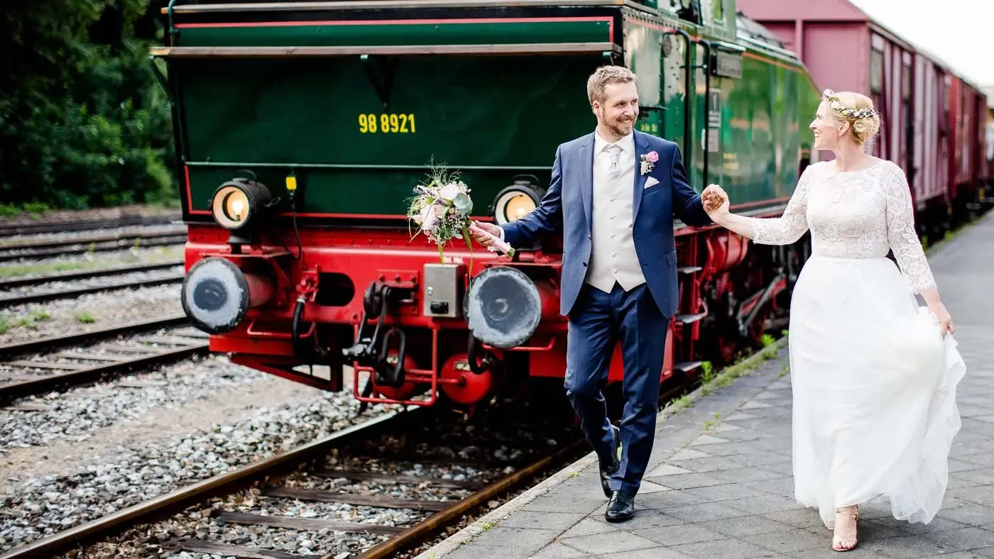 Hochzeitspaar vor dem Schluff in Krefeld