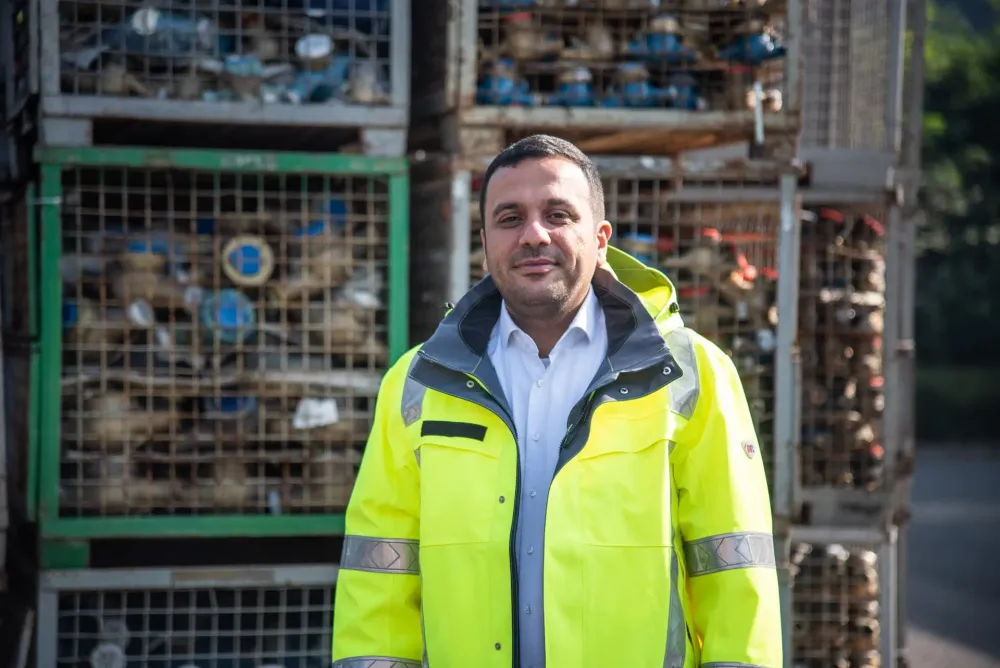 Mehmet Bal in Arbeitskleidung der NGN