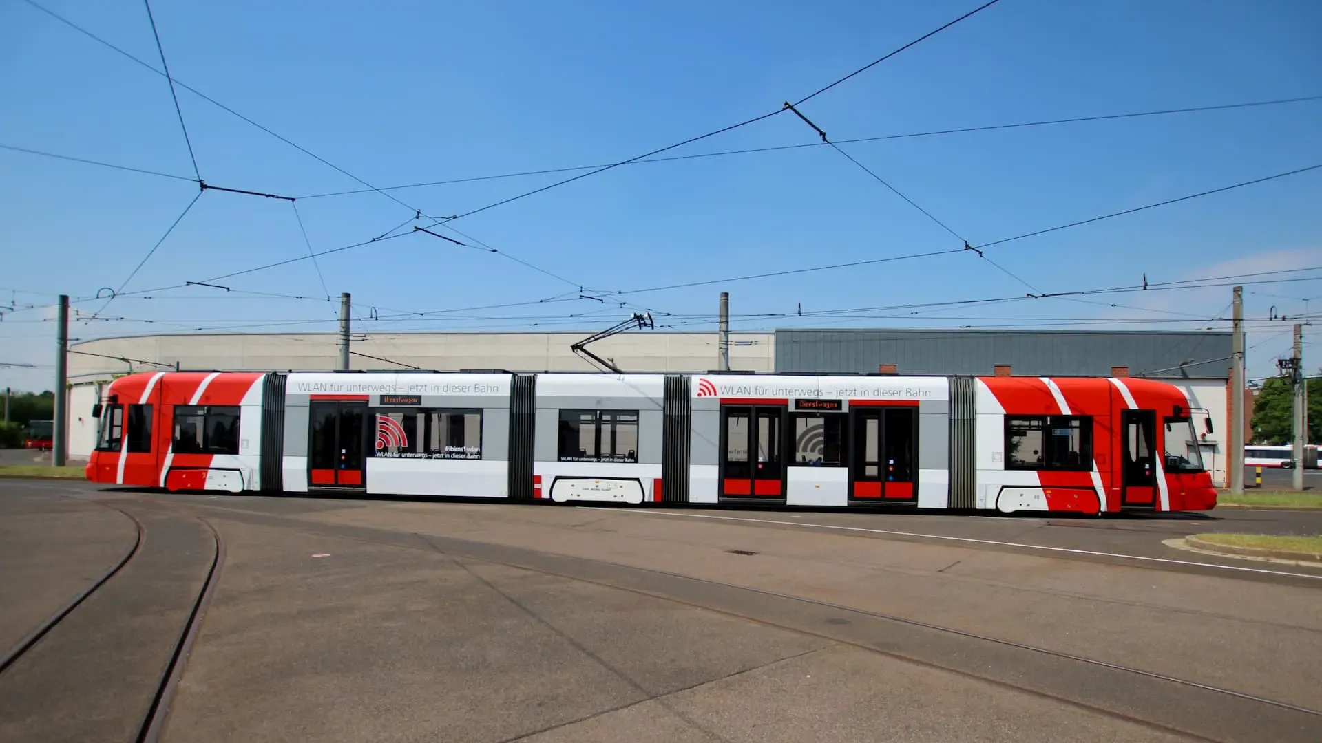 Straßenbahn der SWK Mobil