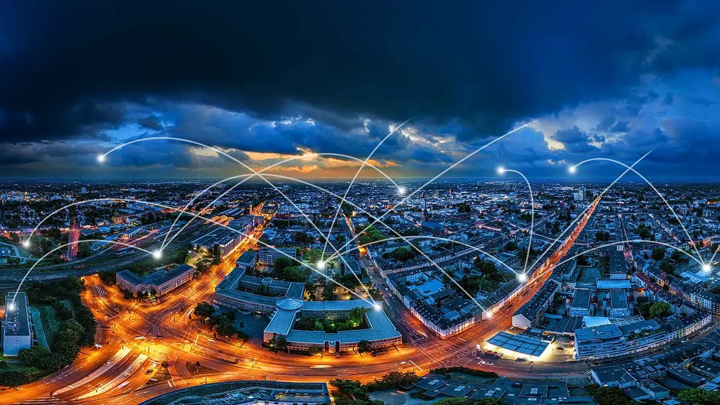 Luftbild einer vernetzten und smarten City mit LoRaWan