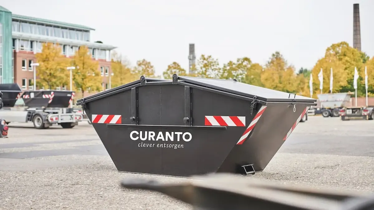 CURANTO Container auf der Straße