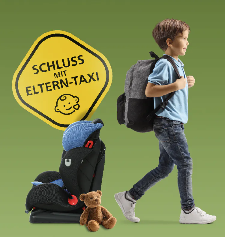 Junge mit Rucksack geht von Kindersitz weg. Grüner Hintergrund und großer Sticker mit Aufschrift "Schluss mit Eltern-Taxi"