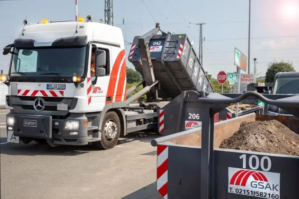 GSAK Fahrzeug auf dem Wertstoffhof