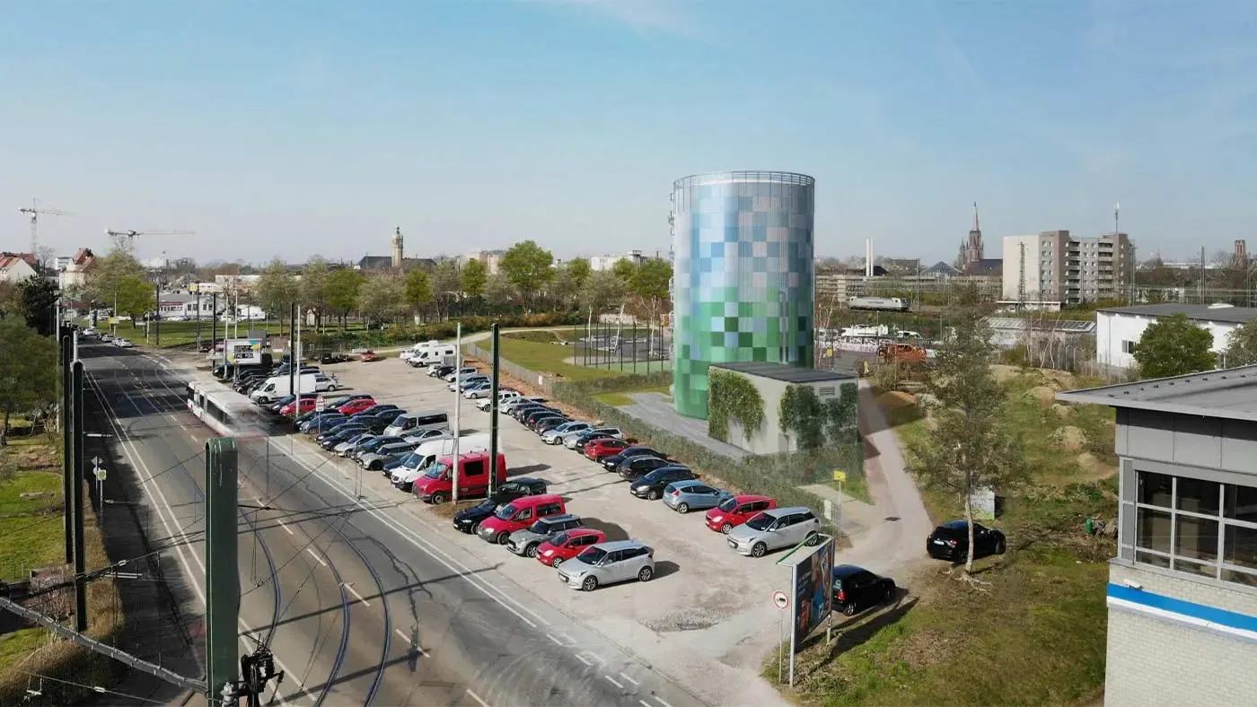 Luftbild vom Fernwärmespeicher der SWK in Krefeld