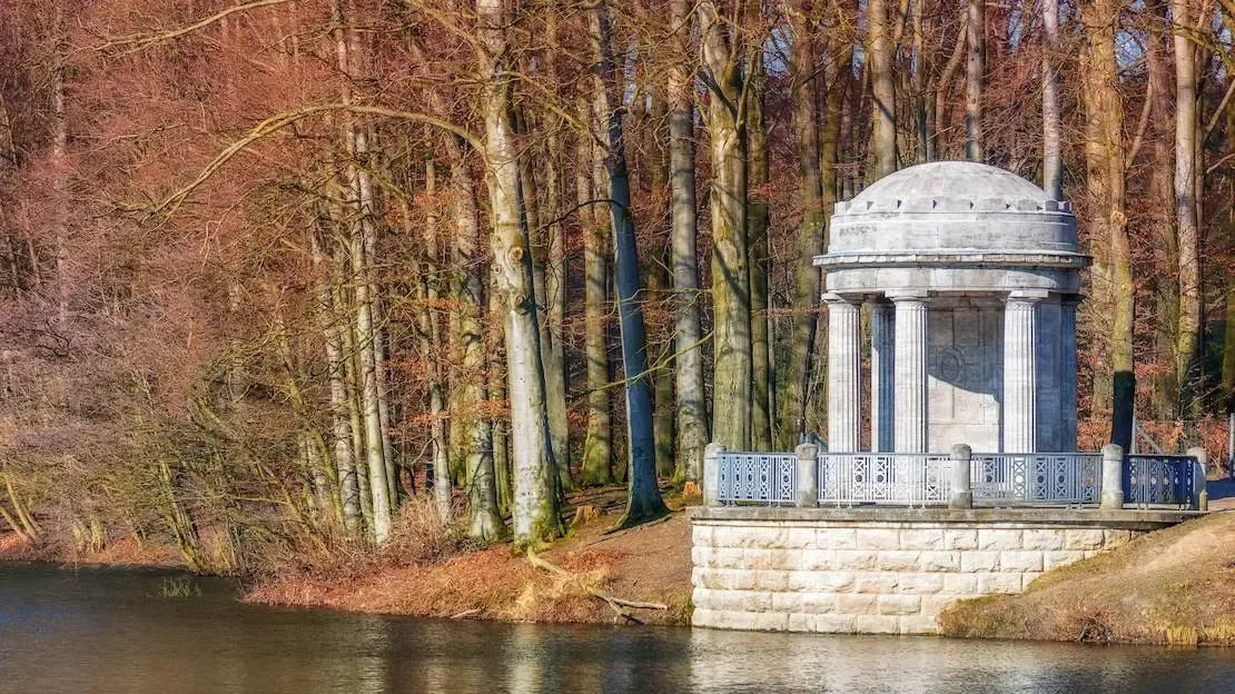 Pavillon am Weiher im Stadtwald Krefeld