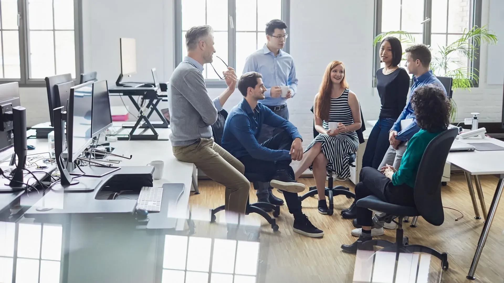 Teambesprechung in modernem Büro